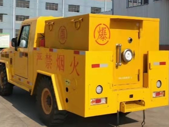 吴堡凯龙爆破器材运输车：保障爆破任务的安全运行